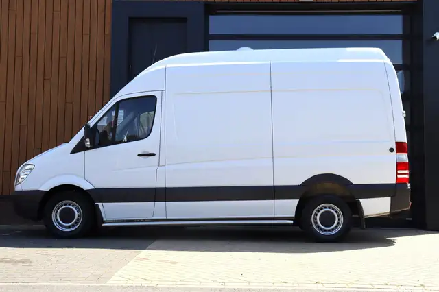 Mercedes-Benz Sprinter view 12