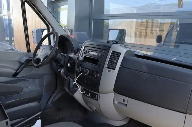 Mercedes-Benz Sprinter view 19