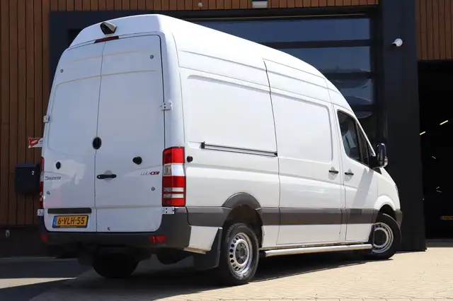 Mercedes-Benz Sprinter view 17