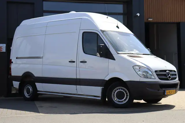 Mercedes-Benz Sprinter view 27