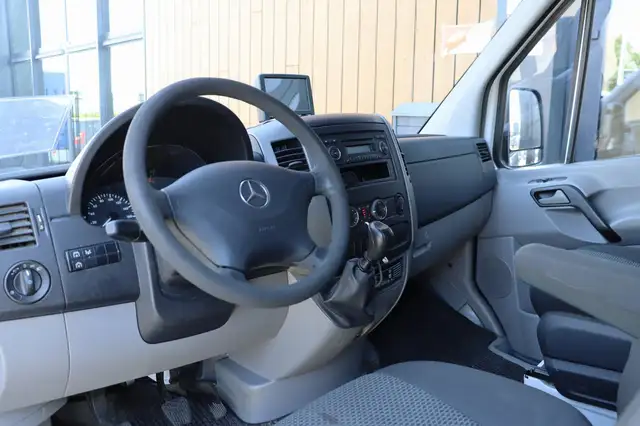 Mercedes-Benz Sprinter view 13