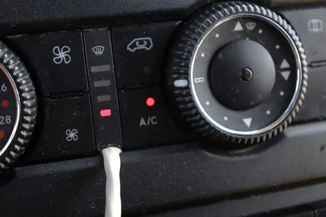 Mercedes-Benz Sprinter view 21