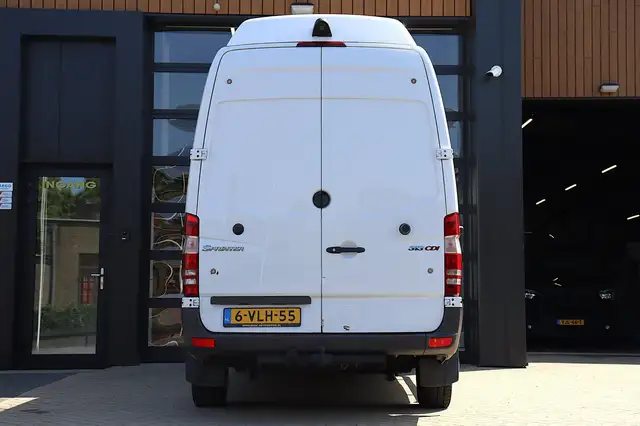 Mercedes-Benz Sprinter view 23