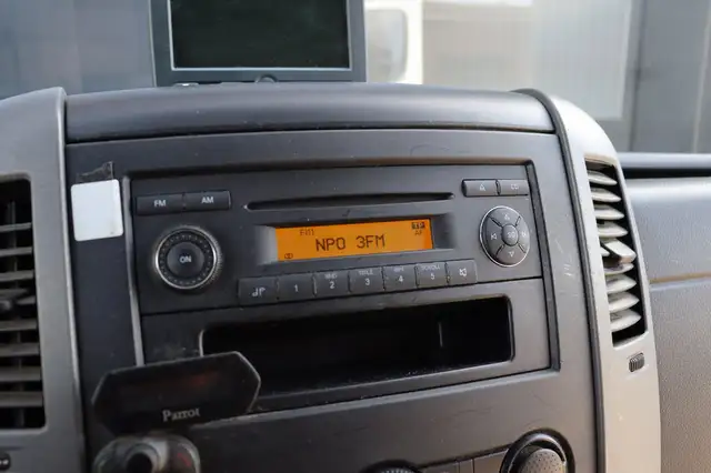 Mercedes-Benz Sprinter view 9