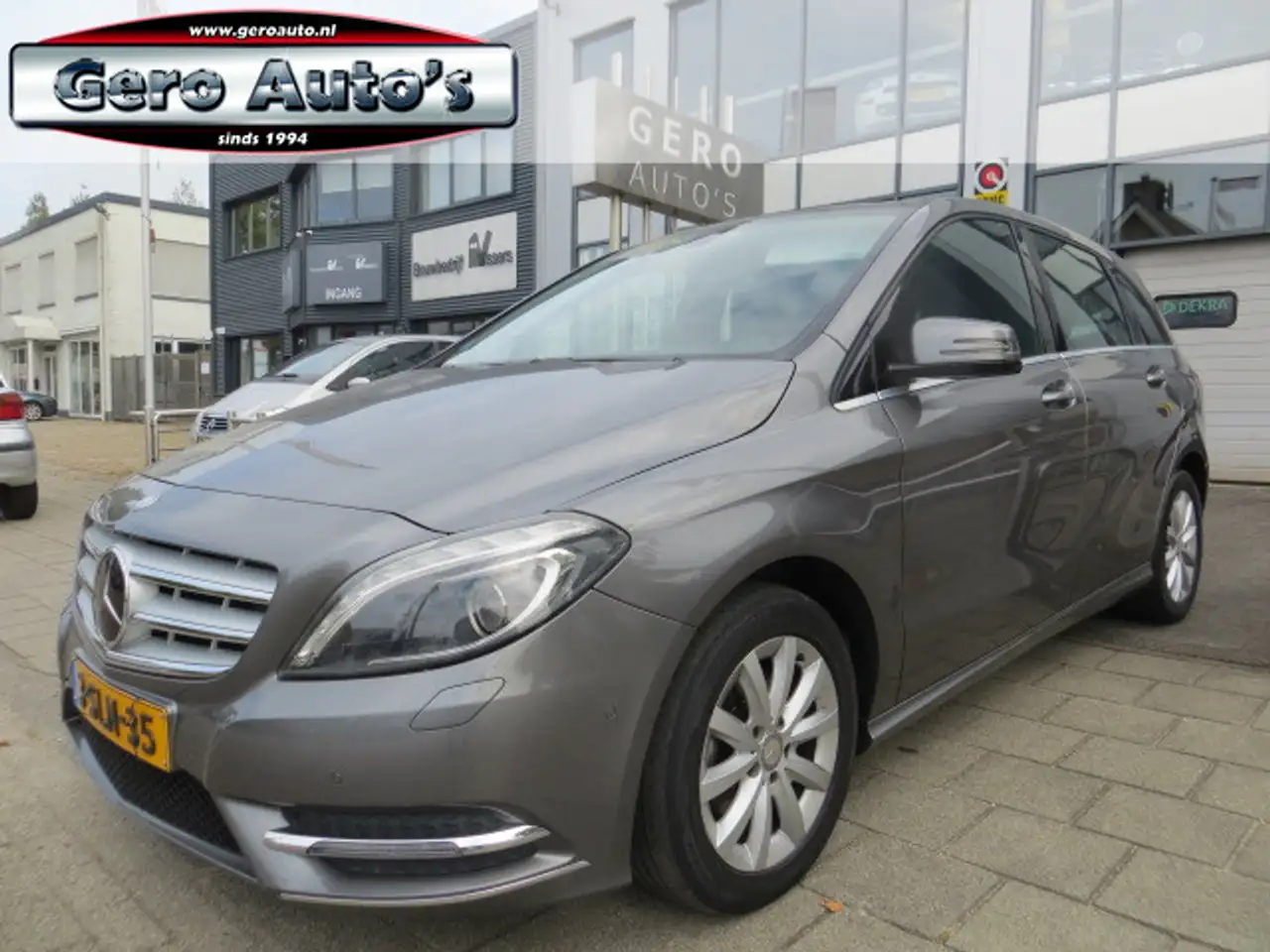 Mercedes-Benz B 180