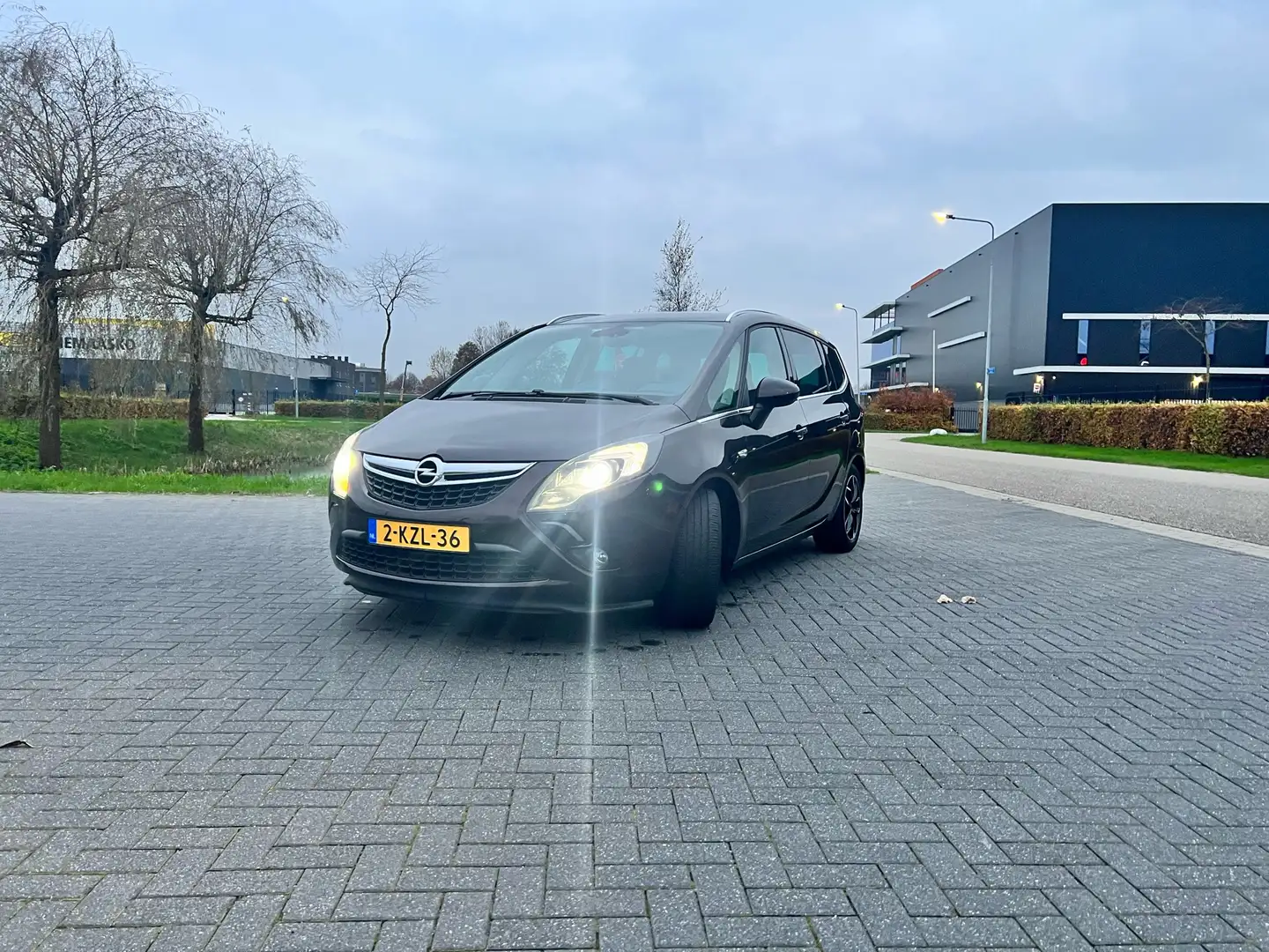 Opel Zafira Tourer 1.6 CDTI Cosmo 7p. Hnědá - 2