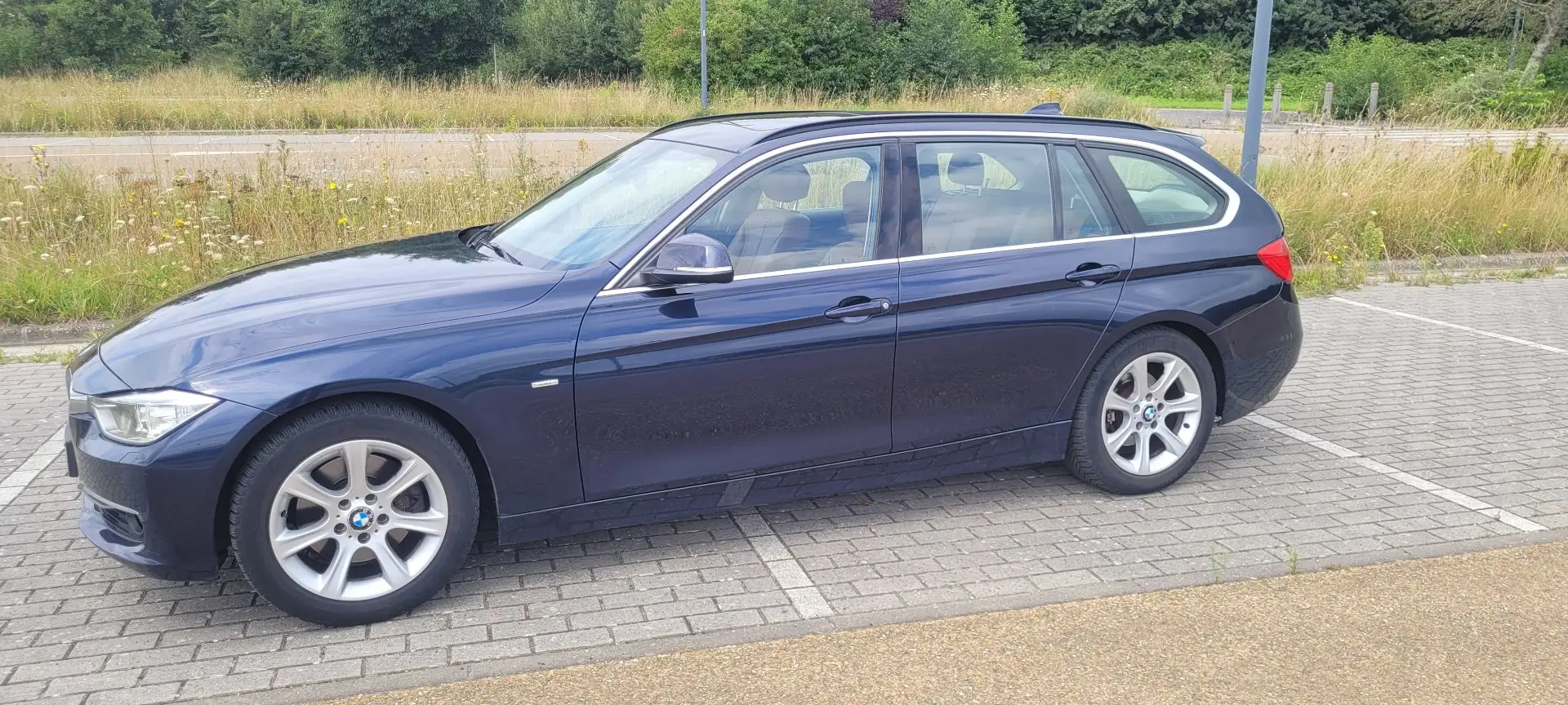 BMW 328 328i Touring Aut. Luxury Line Bleu - 1