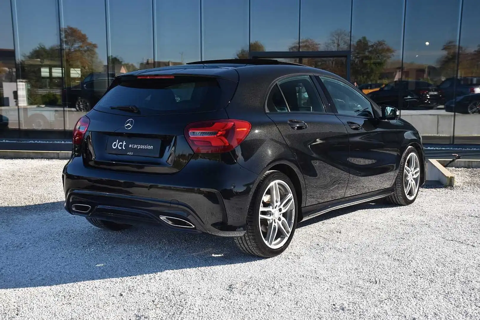 Mercedes-Benz A 180 AMG Line Pano LED Zwart - 2