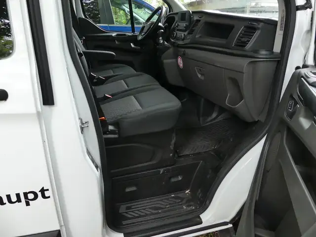 Ford Transit Custom view 12