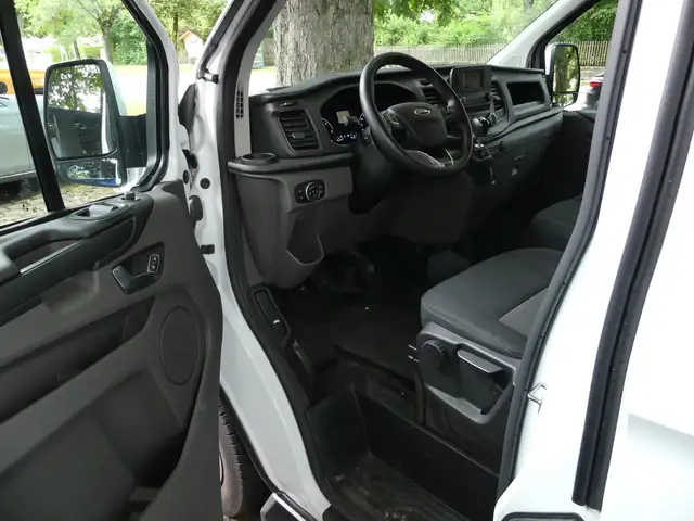 Ford Transit Custom view 6