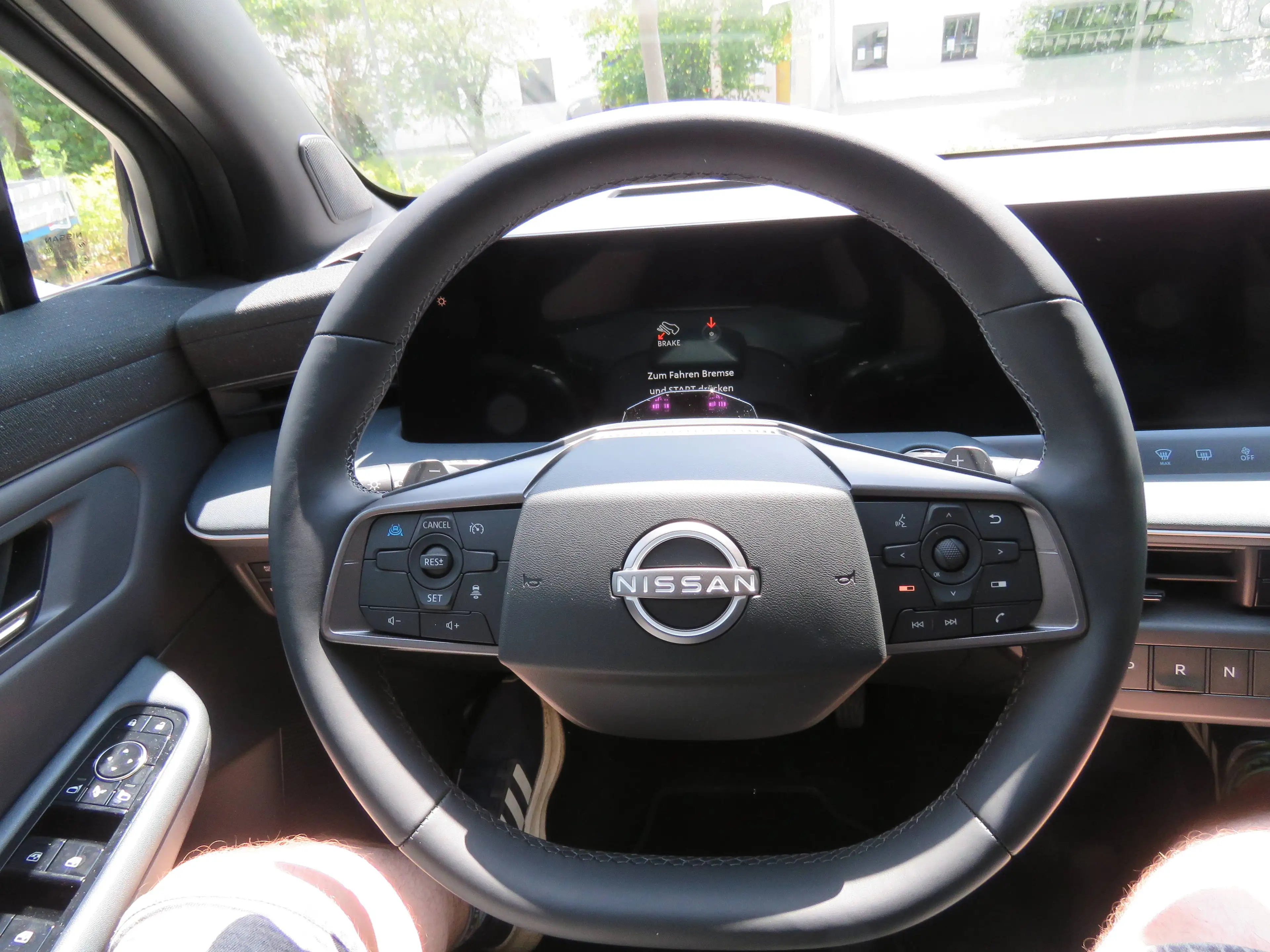 Nissan Leaf 75 kWh Advance 217PS mit Glasdach — photo 6
