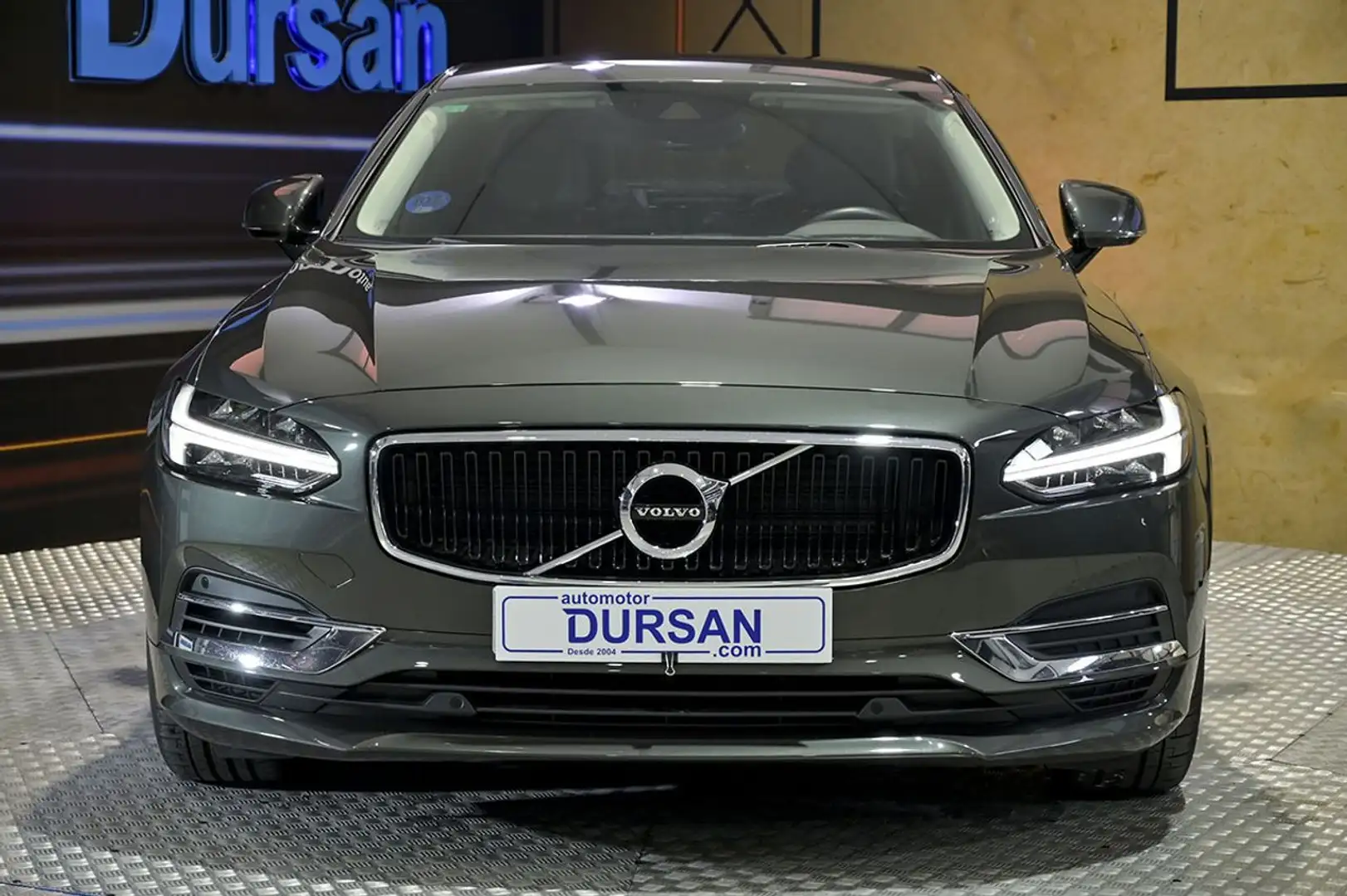Volvo S90 2.0 T8 Twin AWD Momentum Auto - 2