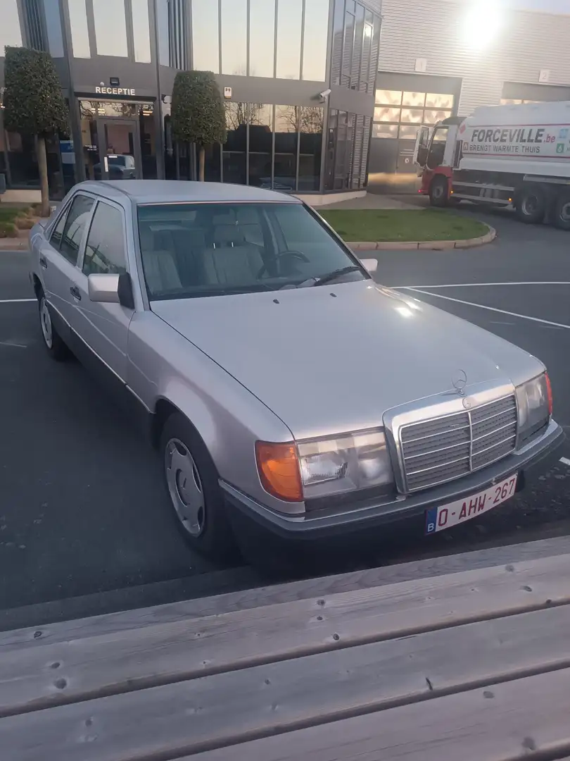 Mercedes-Benz 220 - 2