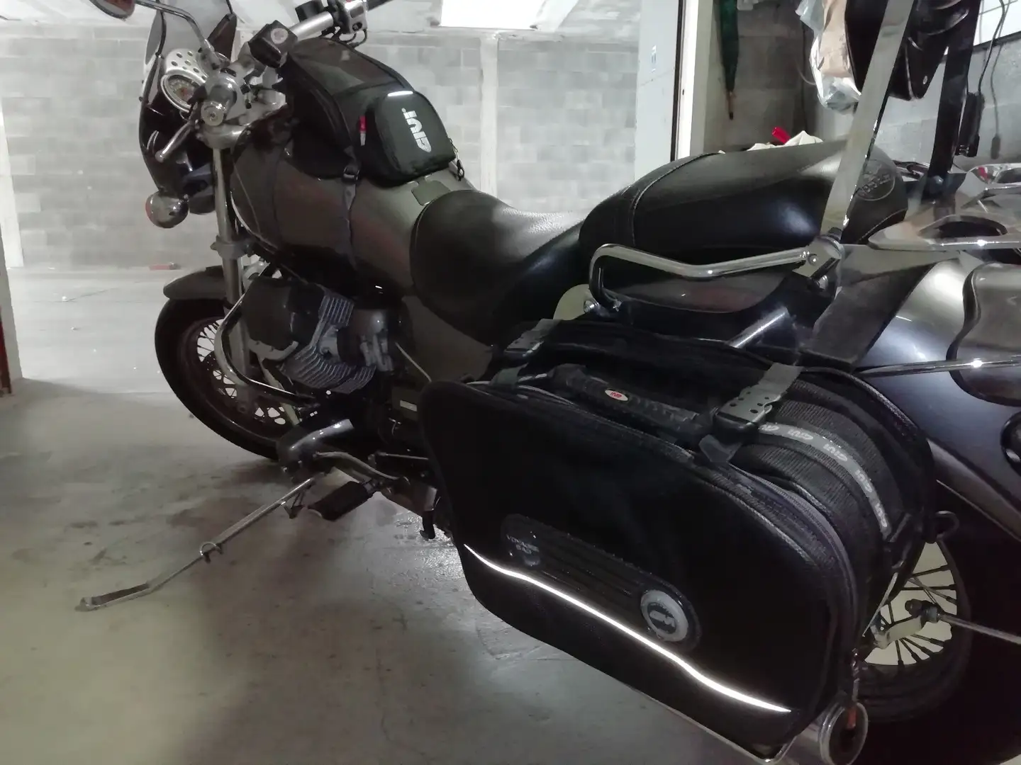 Moto Guzzi California 1000 Titanium Stříbrná - 1