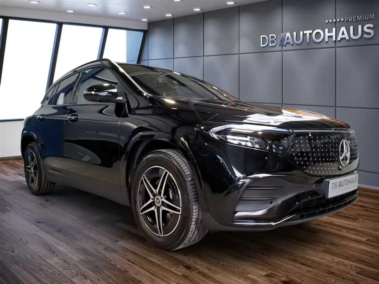 Mercedes-Benz EQA 300 4MATIC AMG Line Premium Schwarz - 2