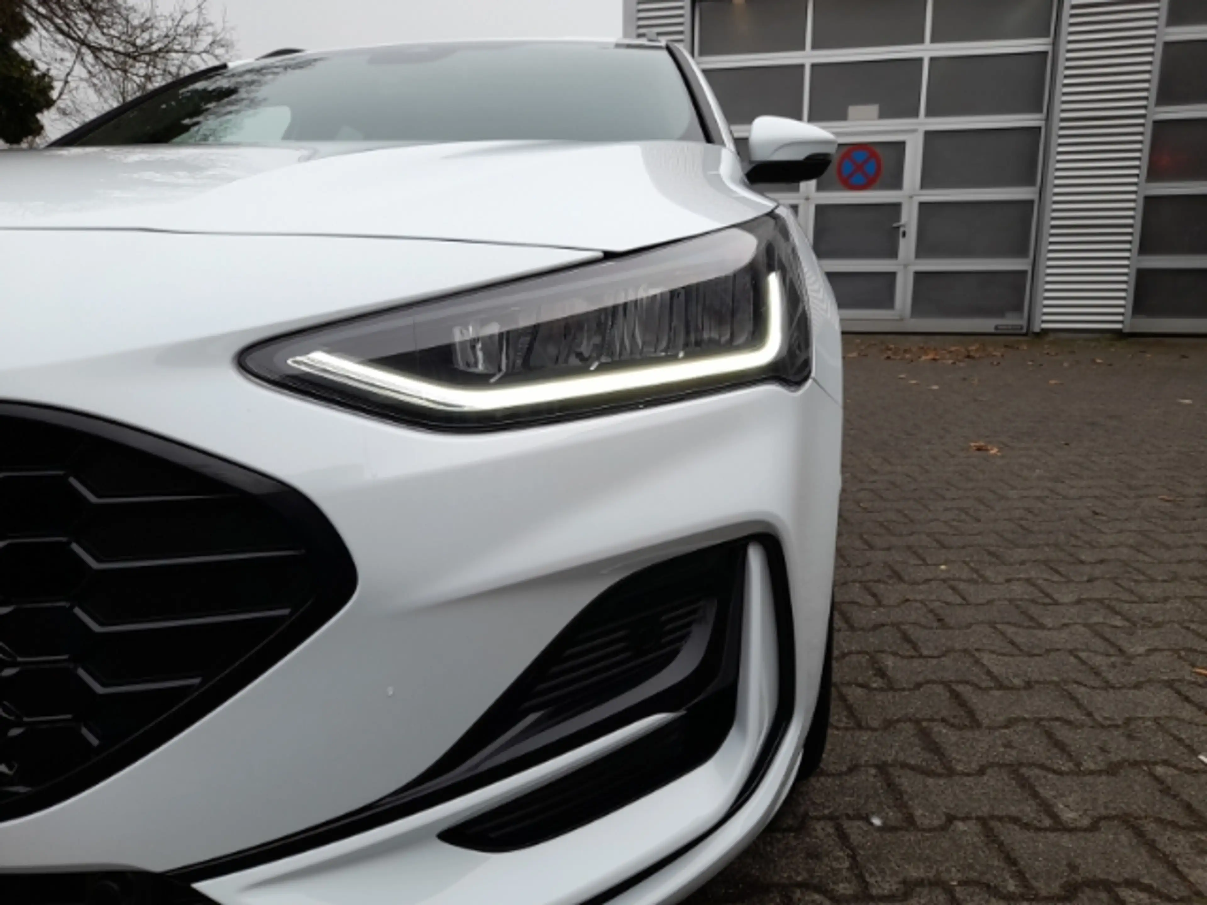 Ford Focus ST-Line Turnier 1.0l EcoBoost Navi LED ACC Apple C — photo 6