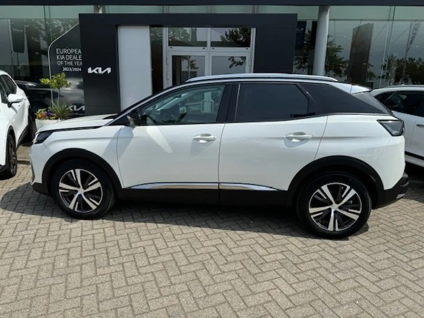 Peugeot 3008 1.2 PureTech Allure Pack Navi, Camera, Apple Carpl Wit - 2