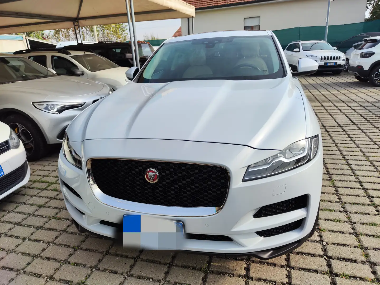 Jaguar F-Pace F-Pace 2015 2.0 i4 Prestige awd 300cv auto my19 Blanc - 2