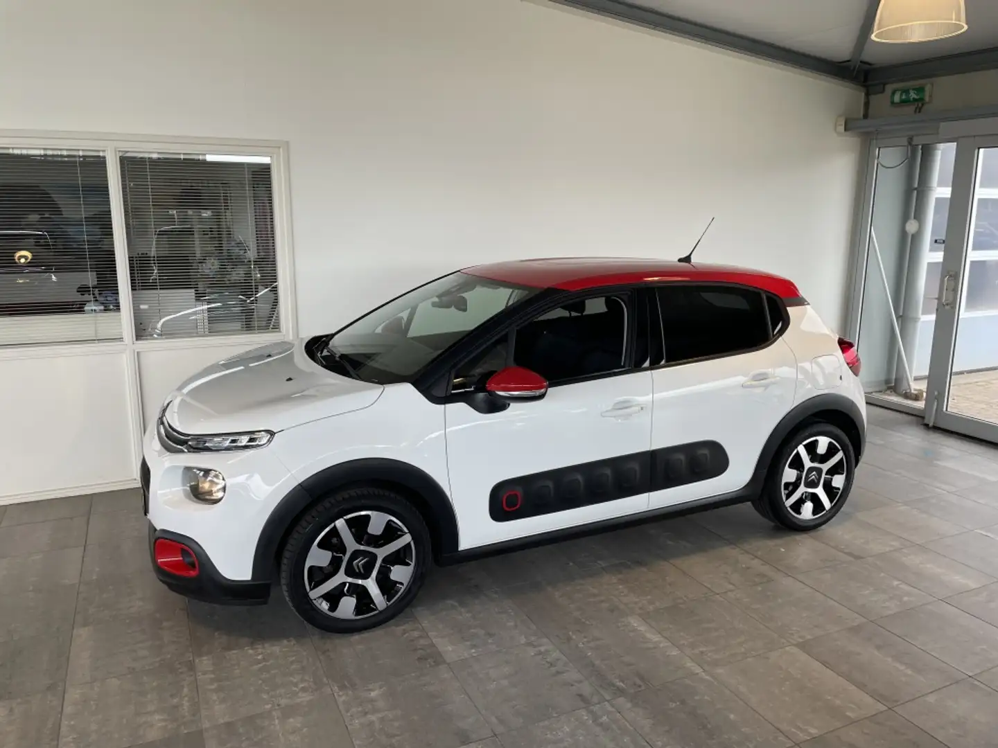 Citroen C3 1.2 PT S&S Shine Blanc - 2