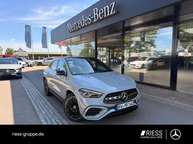 Mercedes-Benz GLA 220 d 4M AMG+AHK+PANO+HUD+BURMESTER+360°+KEYL