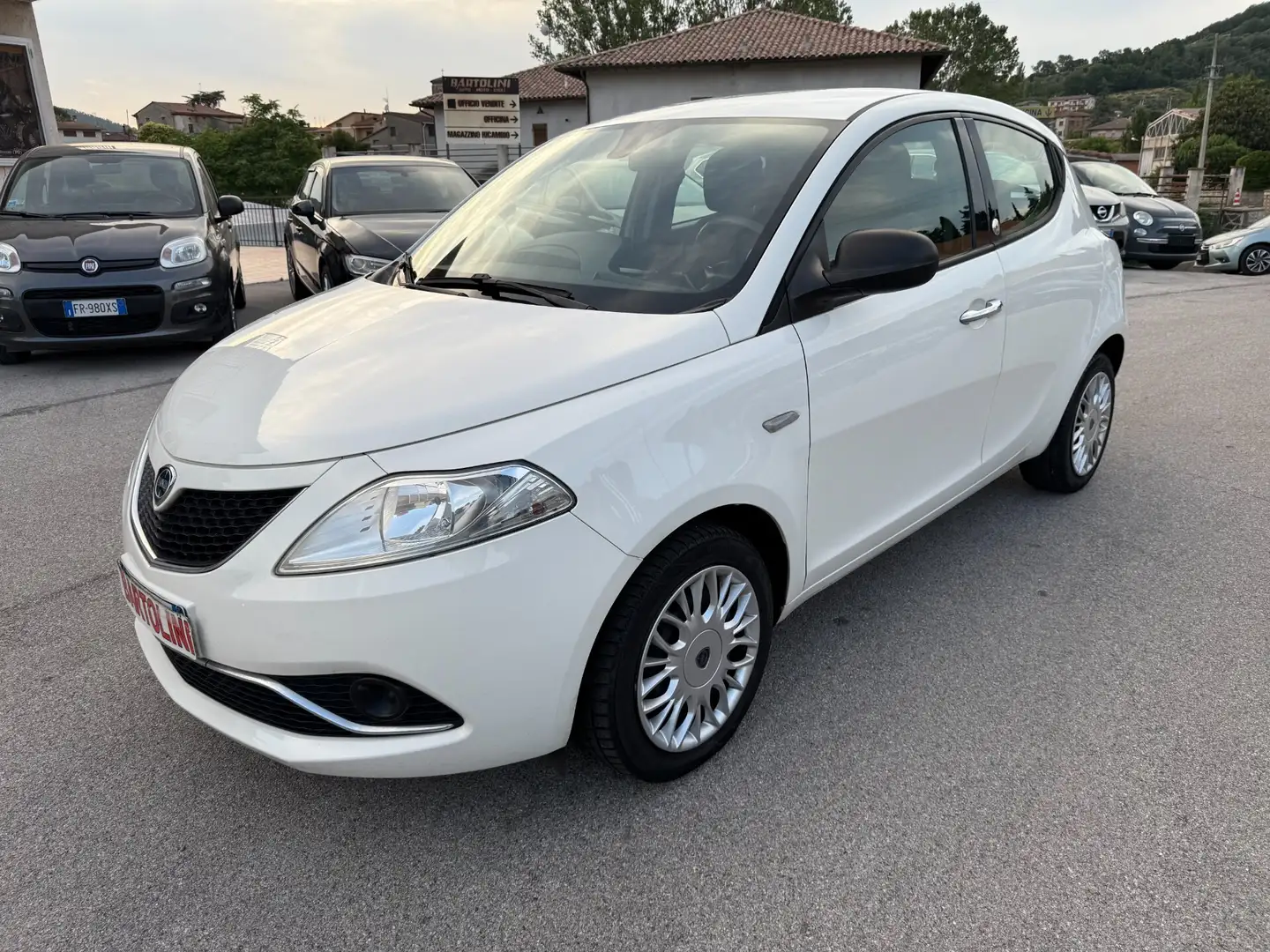 Lancia Ypsilon 1.2 69 CV 5 porte GPL Ecochic Silver Bianco - 1