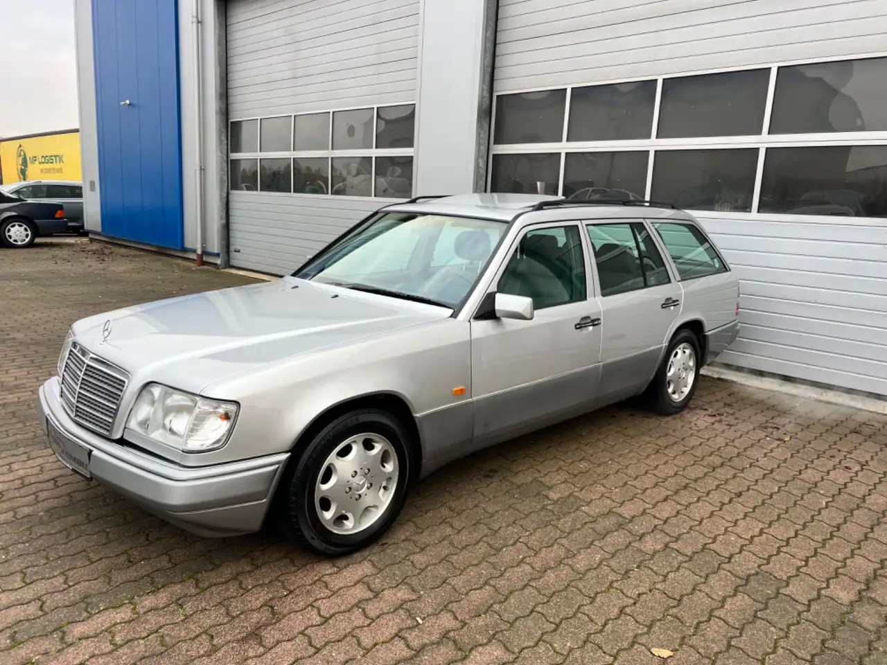 Mercedes-Benz E 320