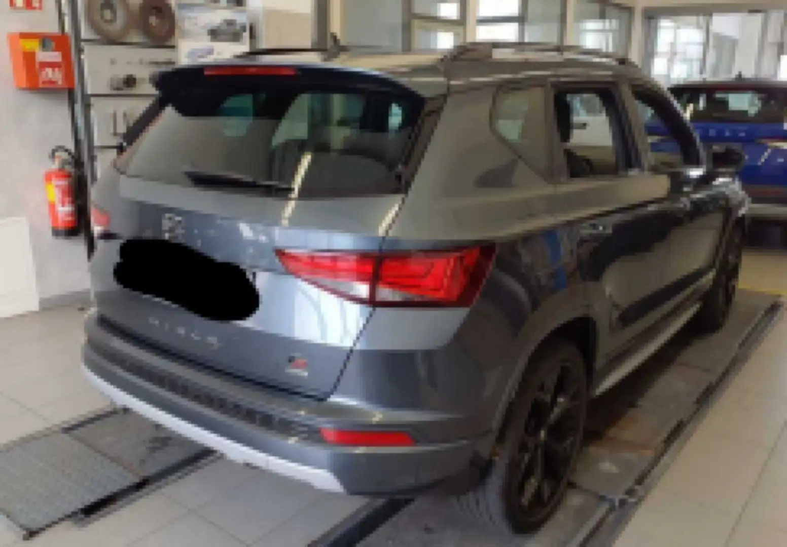 SEAT Ateca 2.0 TSI FR 4Drive*NAVI*LEDER*Assist*LED*Vi Grau - 2
