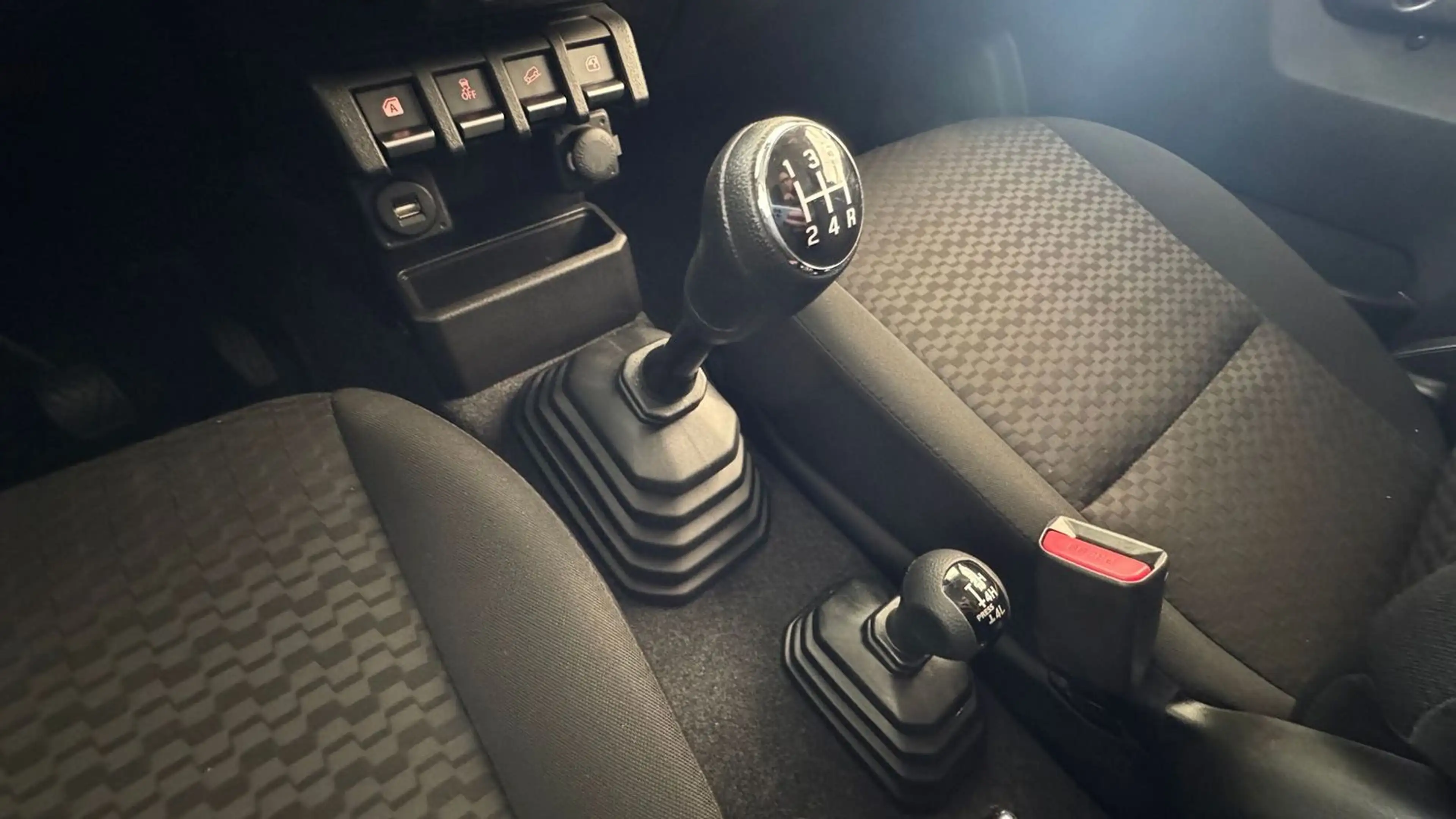 Suzuki Jimny Comfort 4x4/Klima/Sitzheizung/wenig Km — photo 14