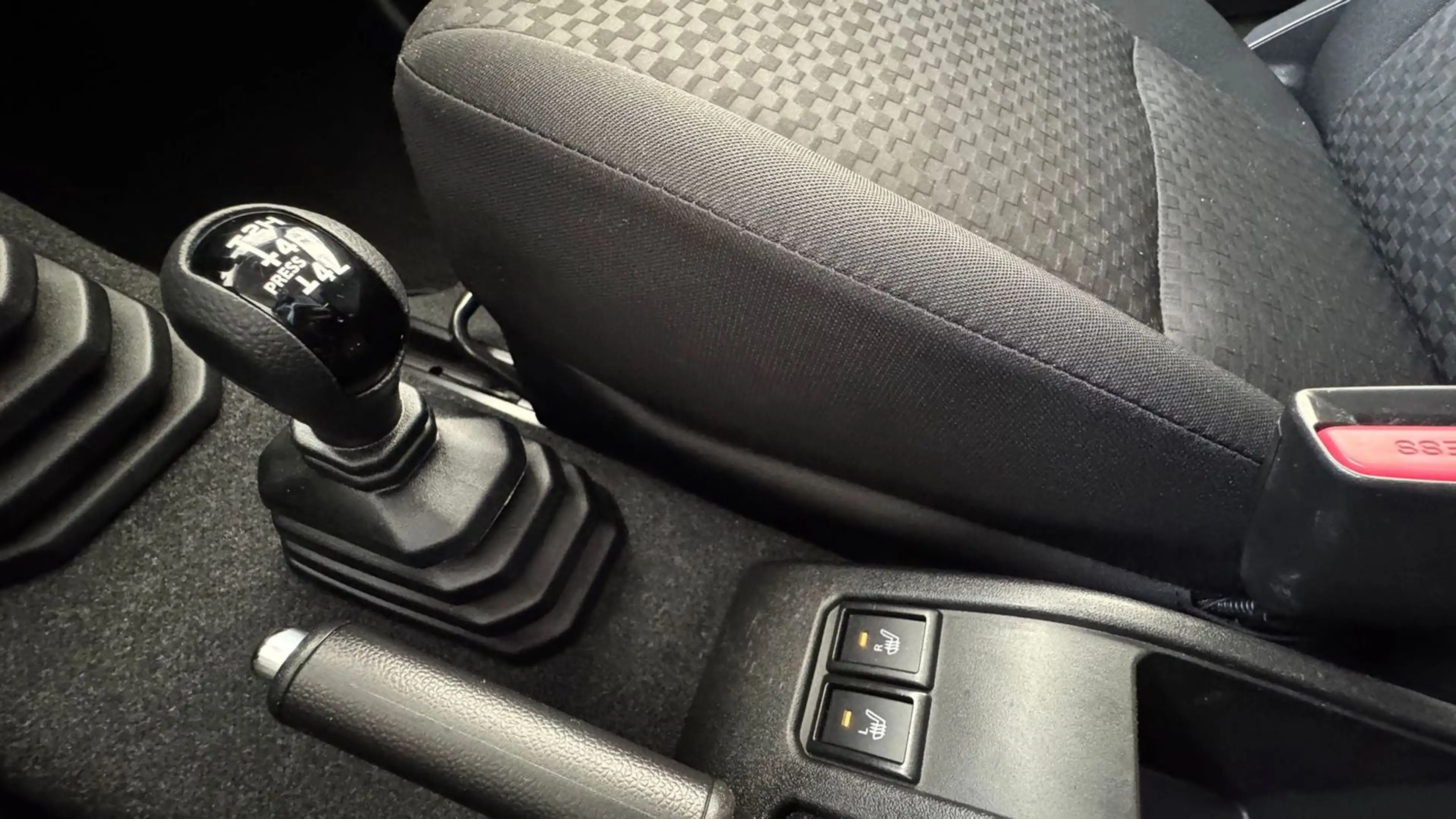 Suzuki Jimny Comfort 4x4/Klima/Sitzheizung/wenig Km — photo 15