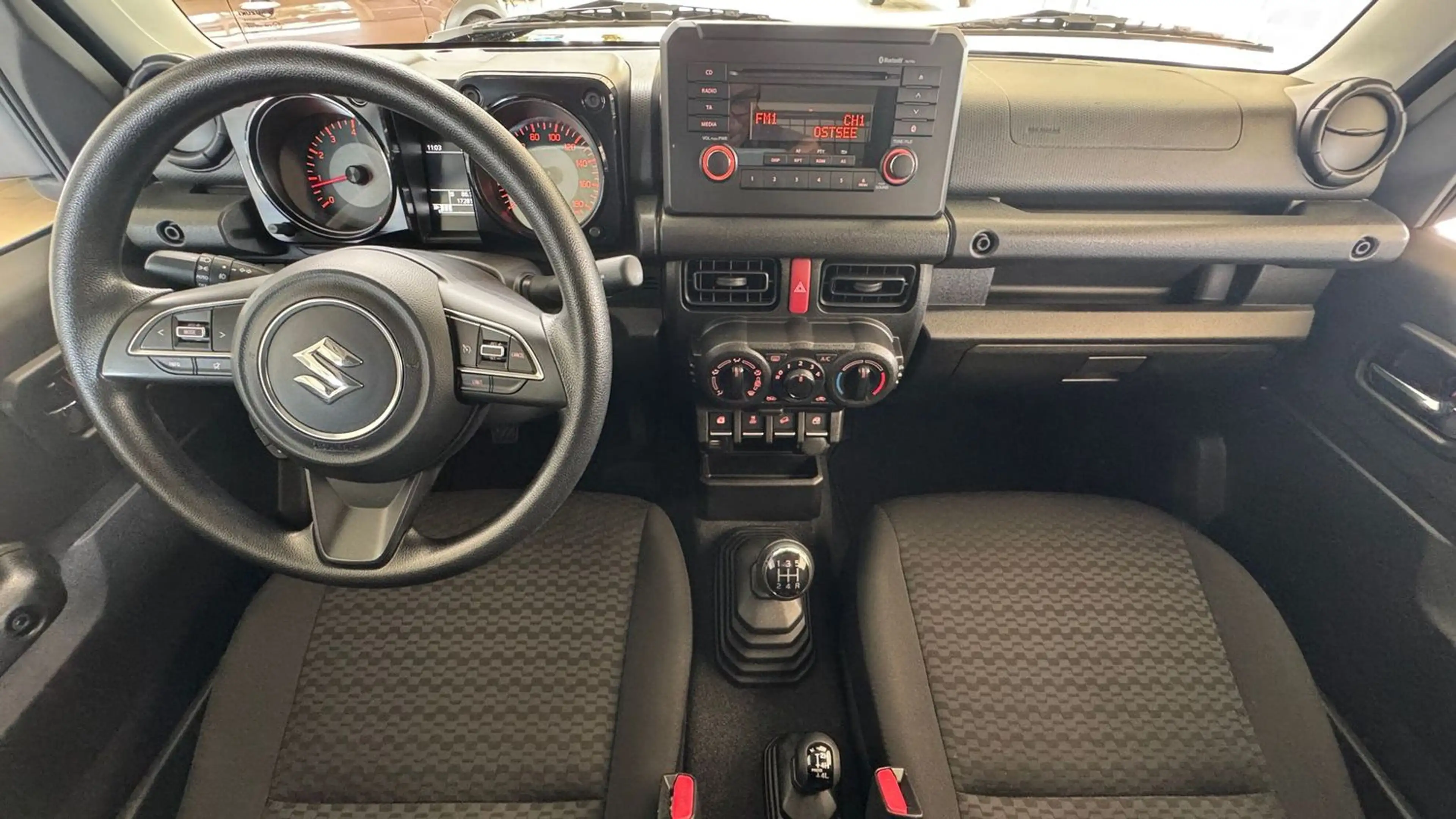 Suzuki Jimny Comfort 4x4/Klima/Sitzheizung/wenig Km — photo 12