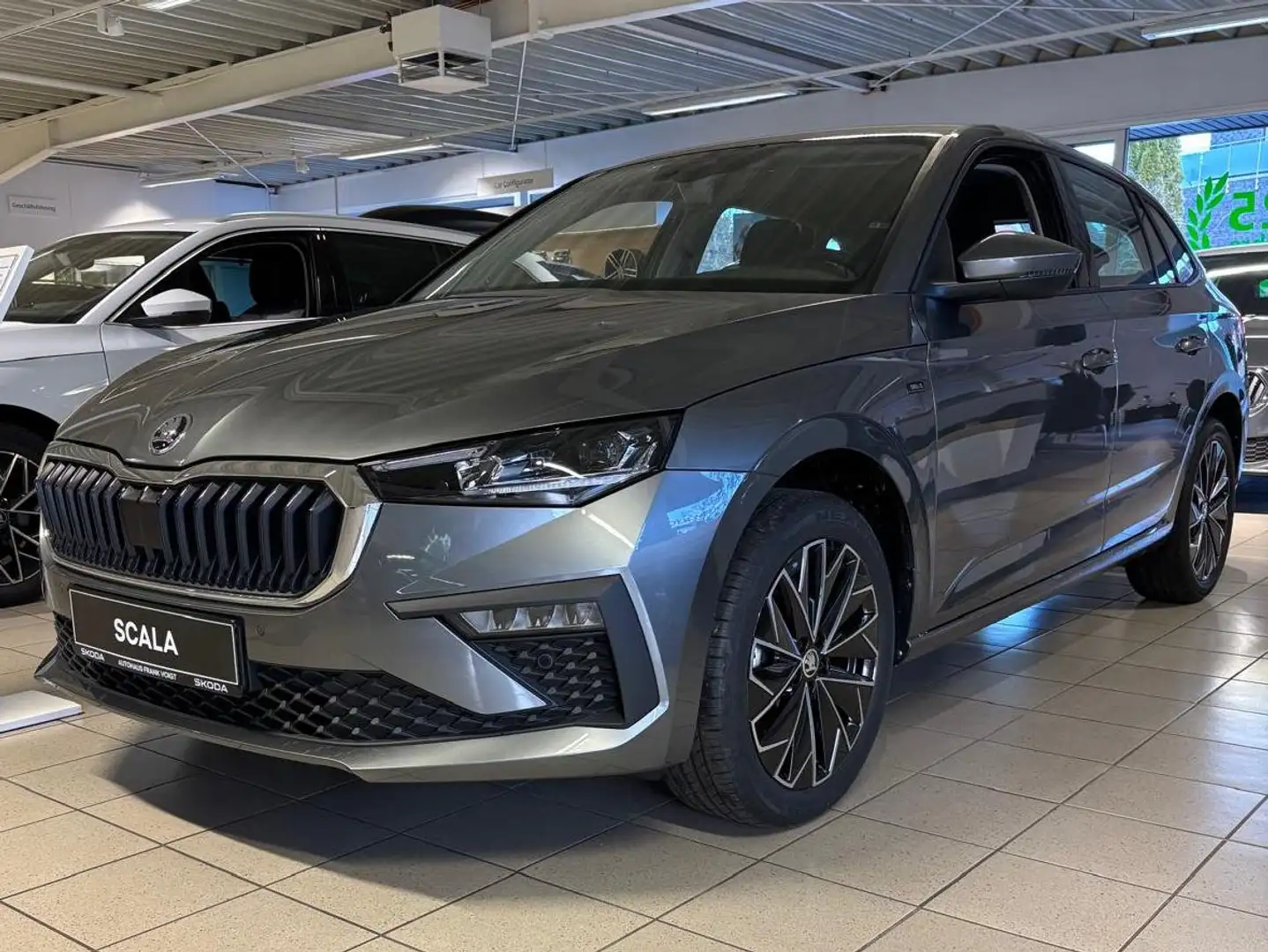 Skoda Scala Essence Gris - 1