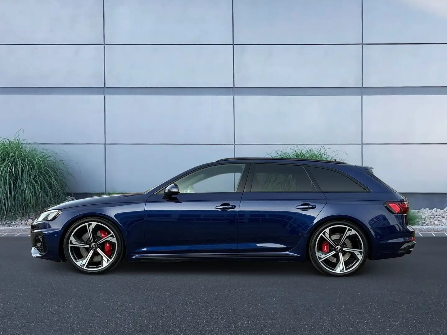 Audi RS4 331(450) kW(PS) tiptr. Blau - 2