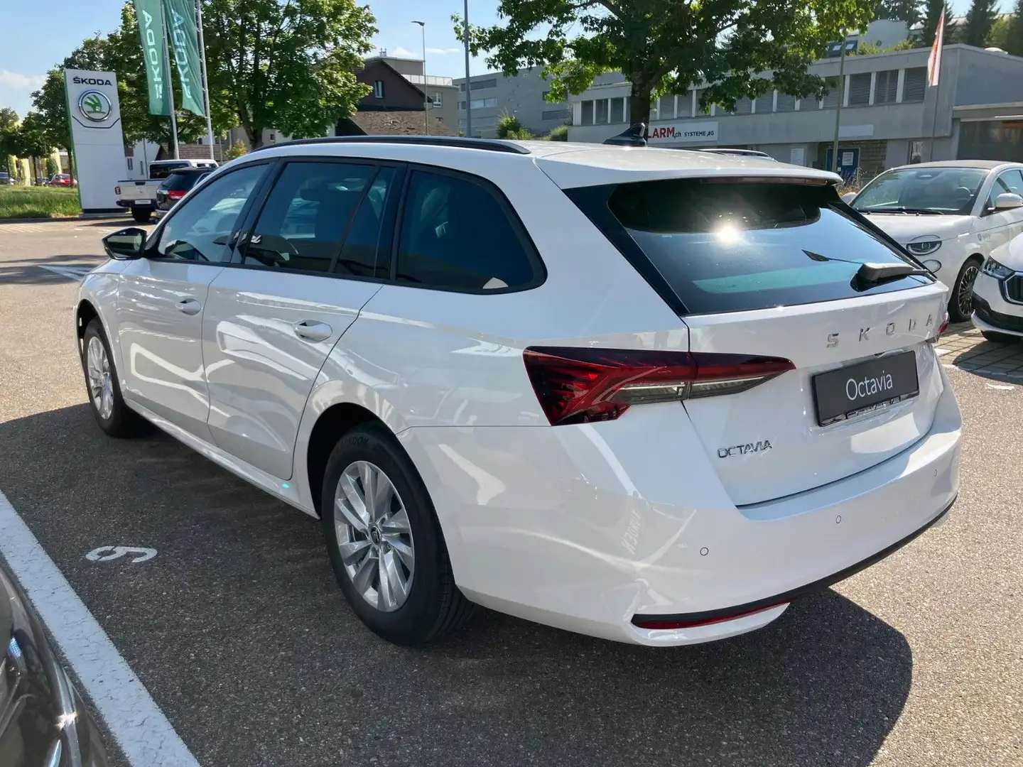 Skoda Octavia Combi 2,0 TDI Selection AHK Lade App Sun Weiß - 2