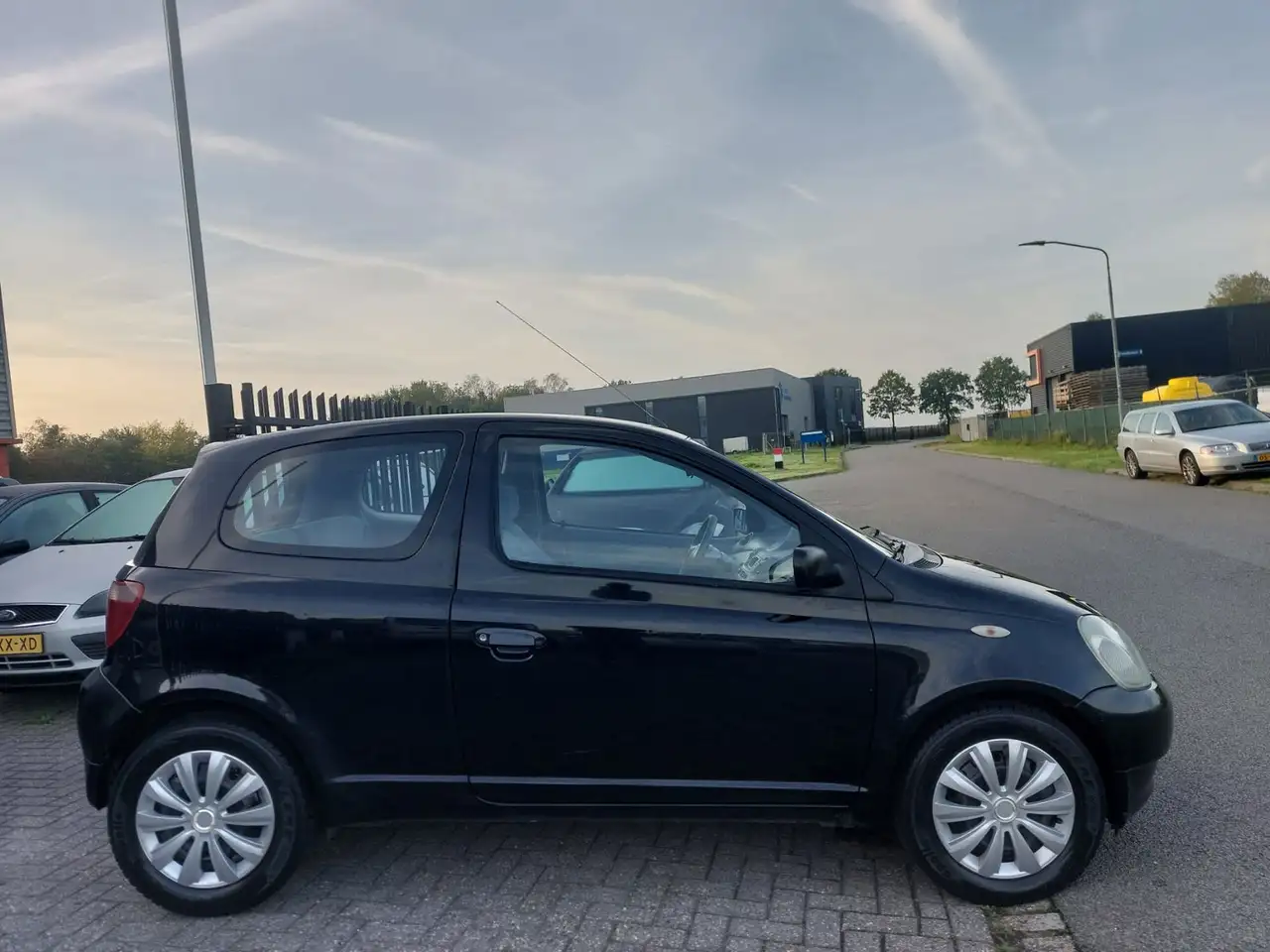 Toyota Yaris 1.3-16V VVT-i Luna 3 deurs, foto 3