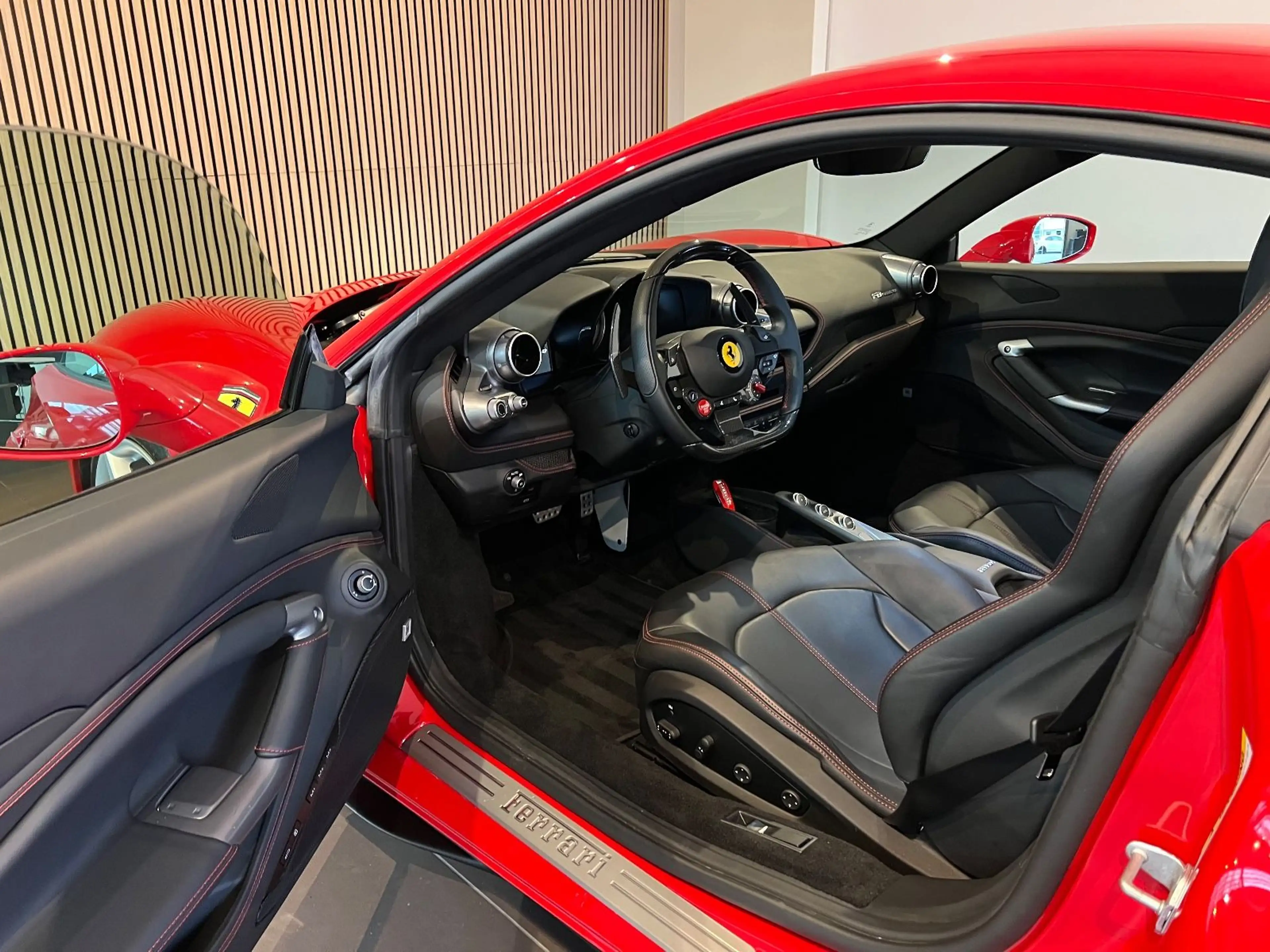 Ferrari F8 Tributo LIFT/APPLE/DISPLAY/GARANTIE/CAMERA — photo 11