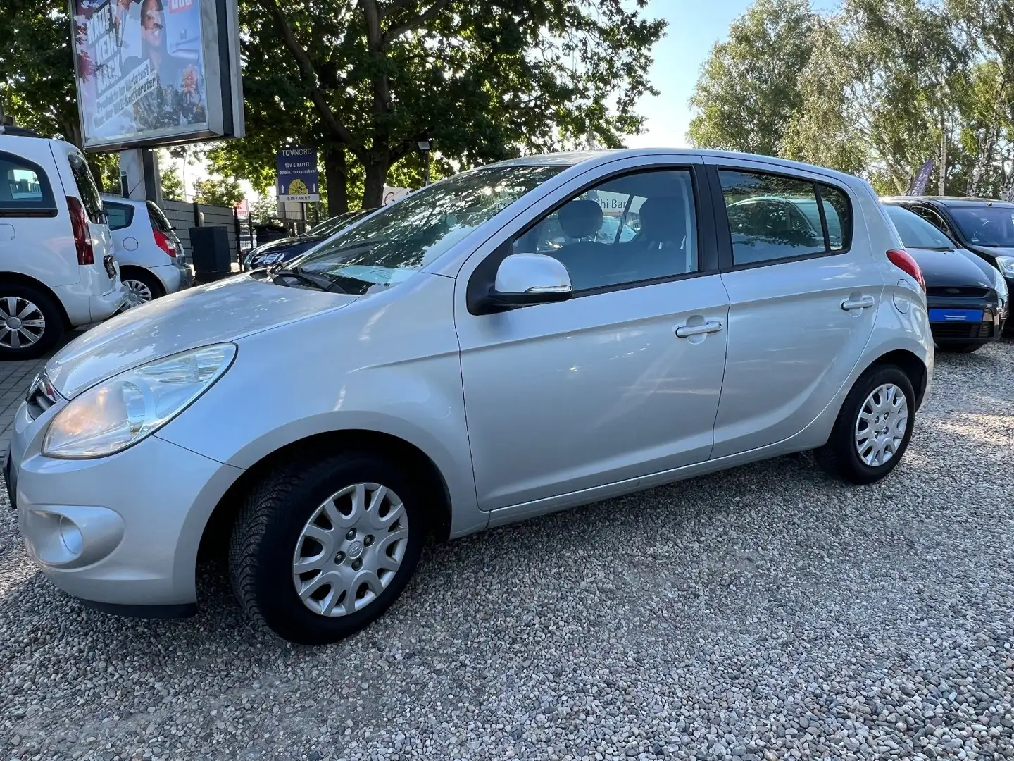 Hyundai i20 Classic Plateado - 2