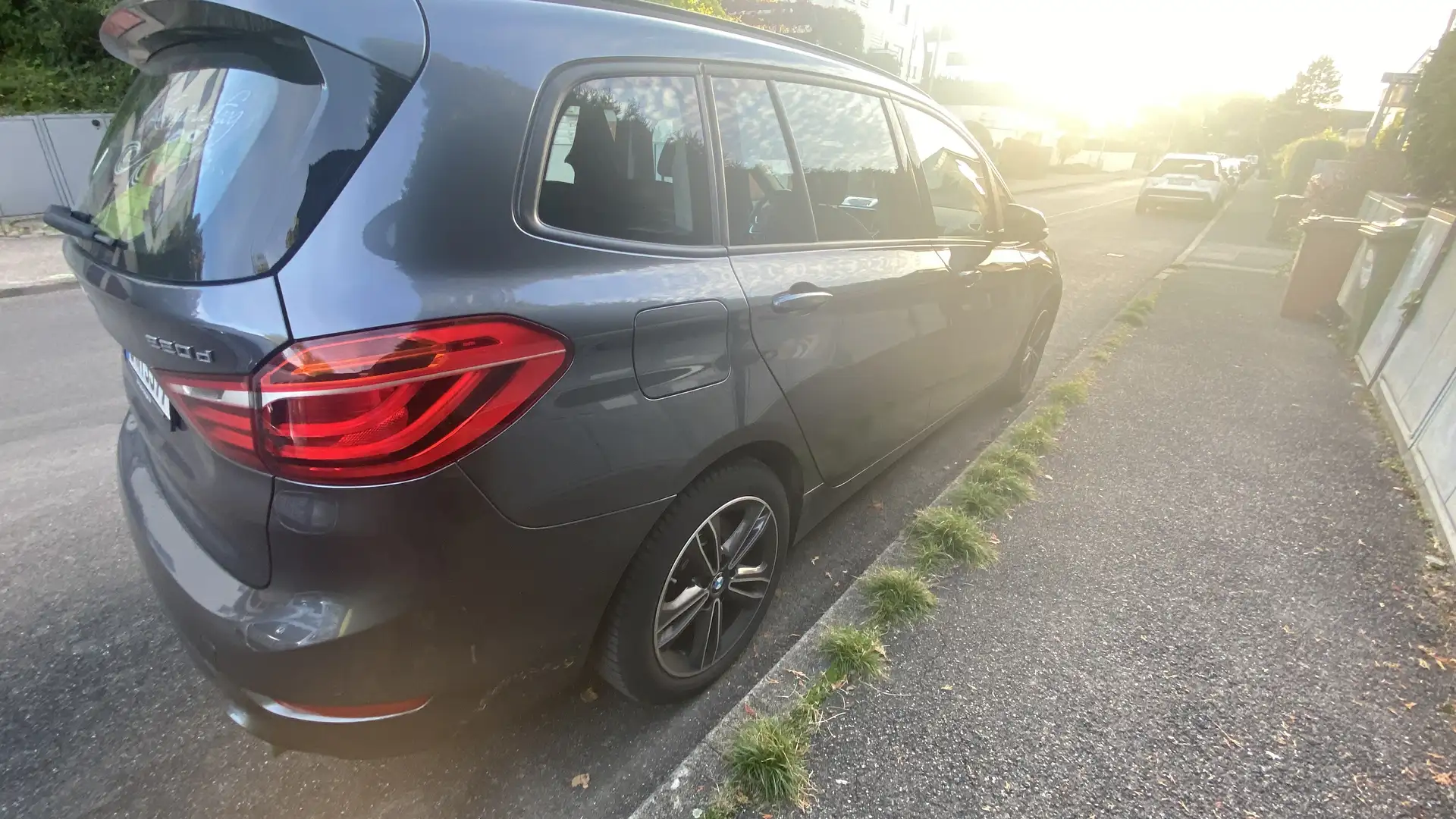 BMW 220 220d Gran Tourer Aut. Sport Line Grau - 2