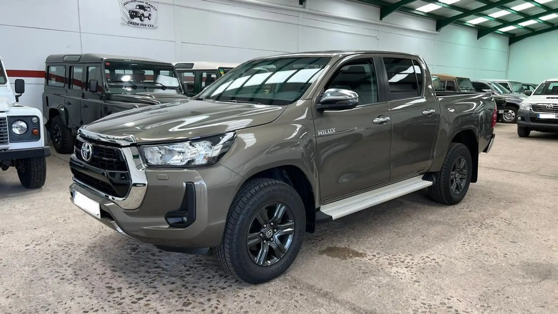 Toyota Hilux 2.4 D4D Cabina Doble VX AT Vert - 1