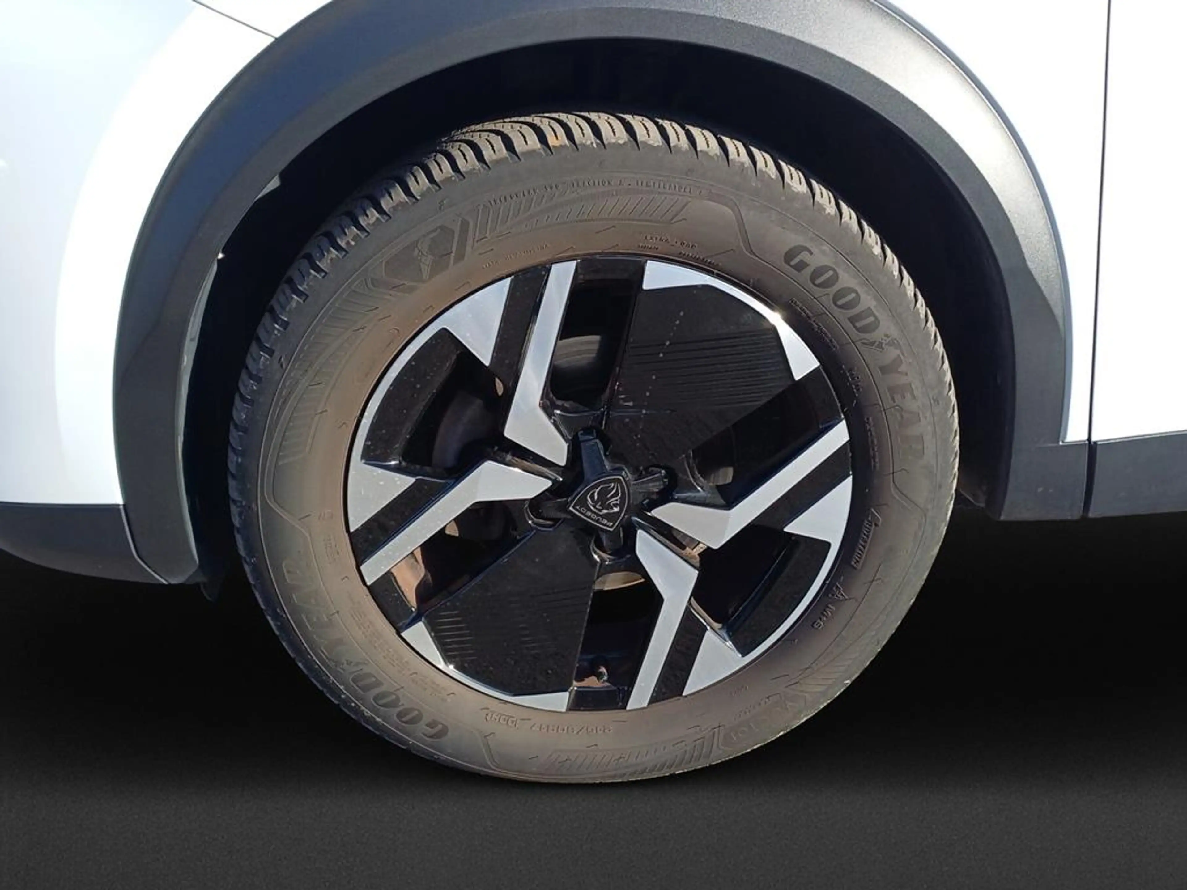 Peugeot 2008 Allure — photo 8
