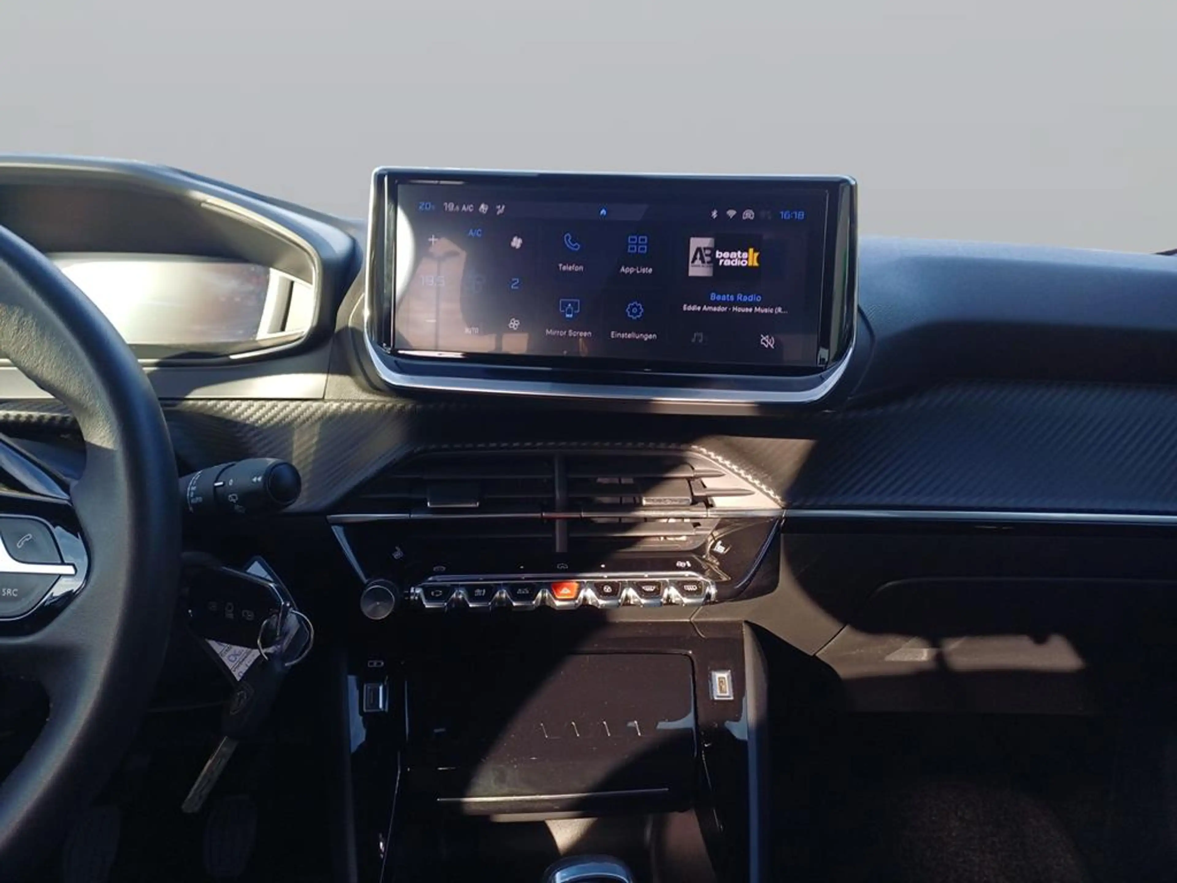 Peugeot 2008 Allure — photo 12