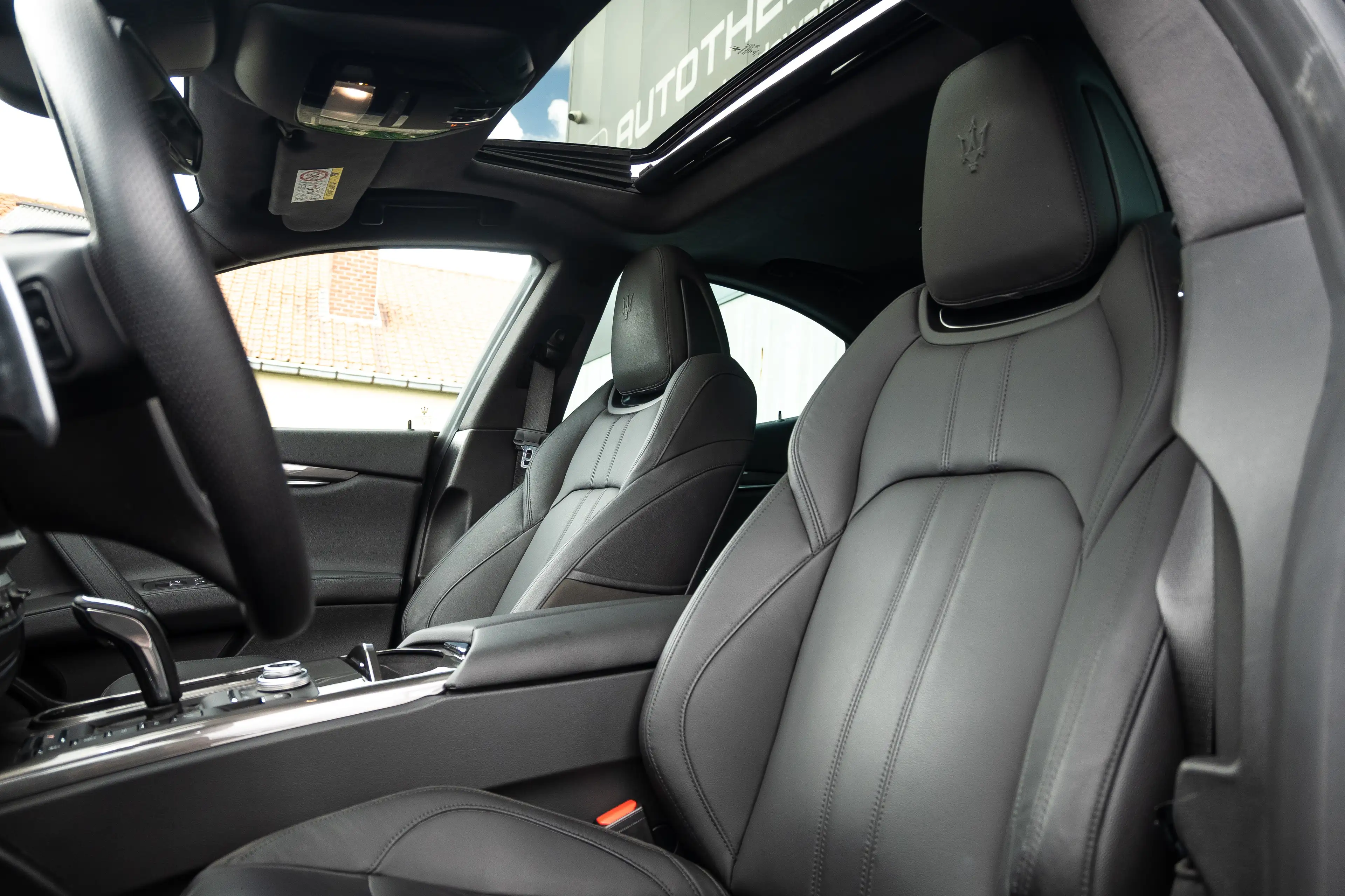 Maserati Ghibli Ghibli 3.0 V6 BiTurbo S Q4 Modena / Sport differential / Pano roof / H&K — photo 15