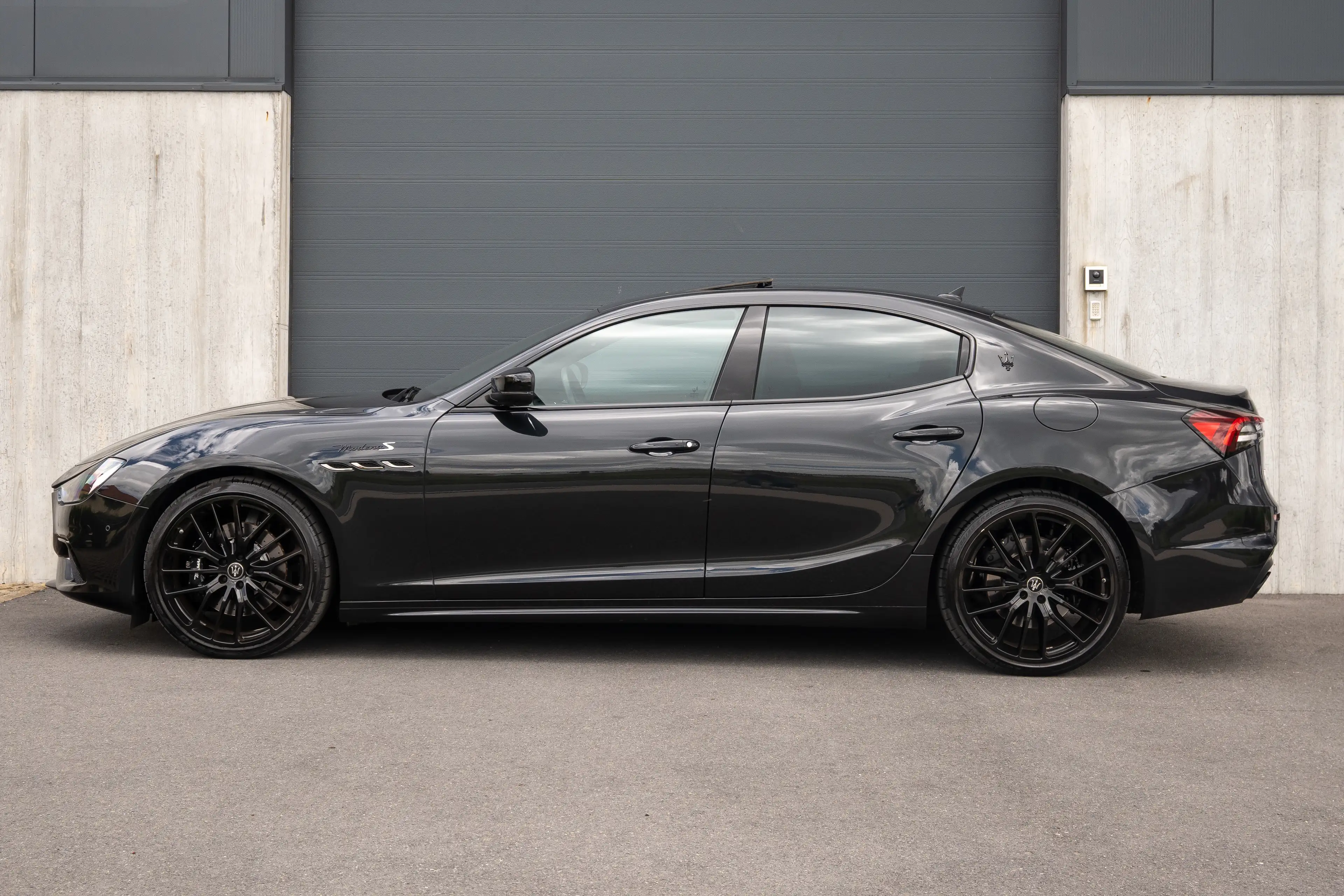 Maserati Ghibli Ghibli 3.0 V6 BiTurbo S Q4 Modena / Sport differential / Pano roof / H&K — photo 6
