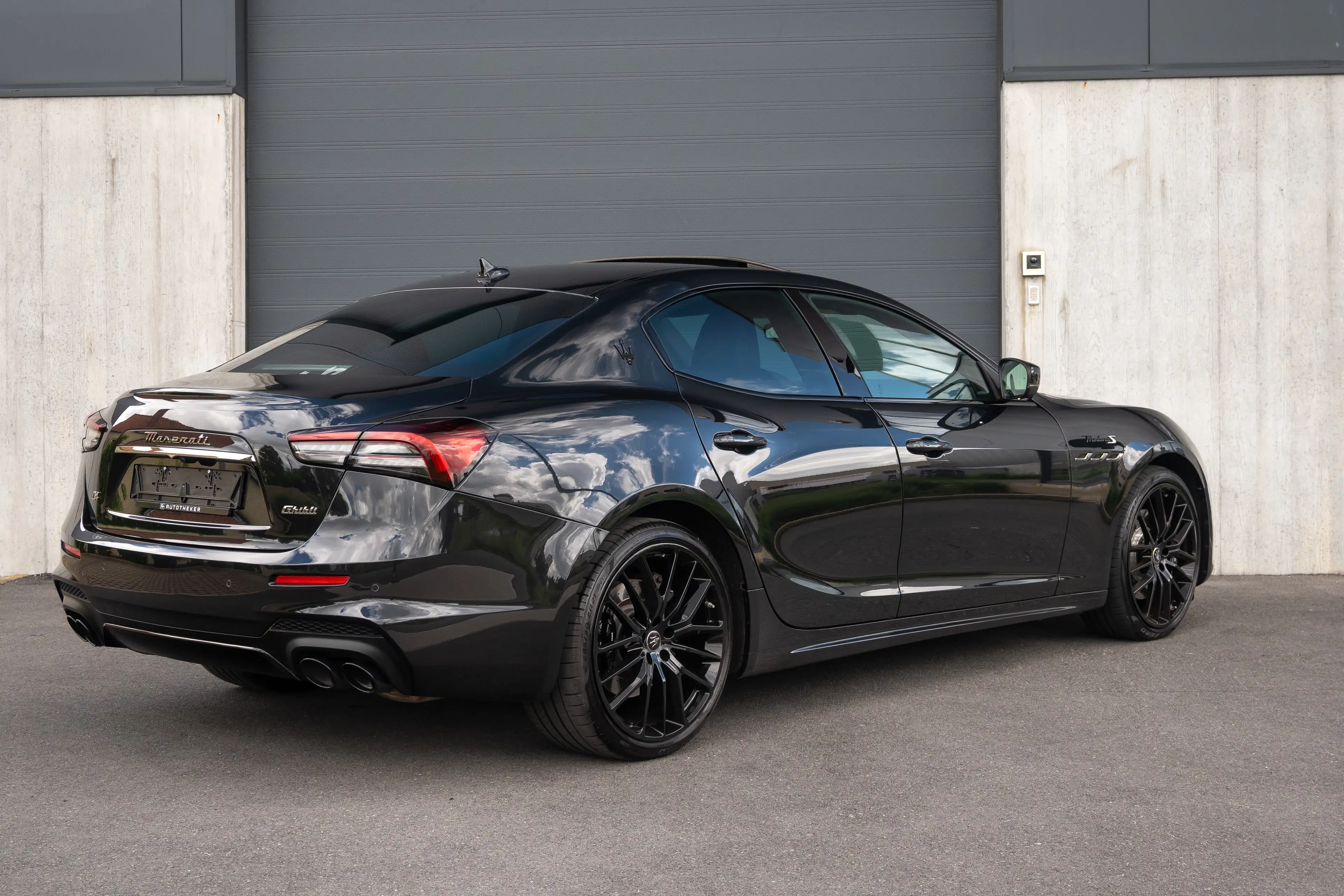 Maserati Ghibli Ghibli 3.0 V6 BiTurbo S Q4 Modena / Sport differential / Pano roof / H&K — photo 3