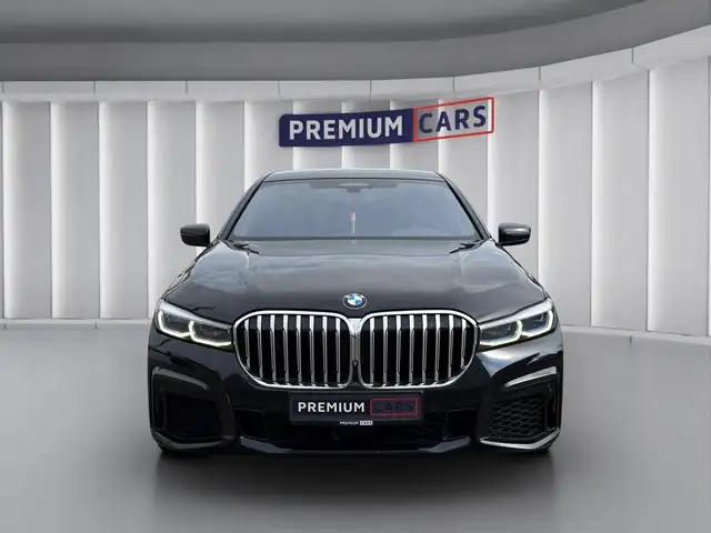 BMW 7 Series view 8