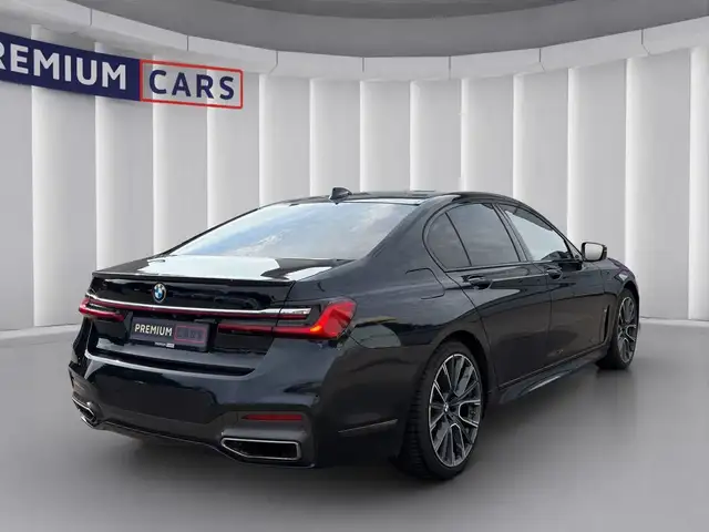 BMW 7 Series view 5