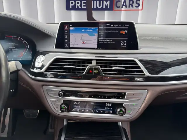 BMW 7 Series view 14