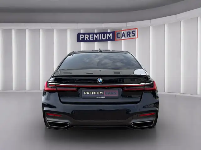 BMW 7 Series view 4