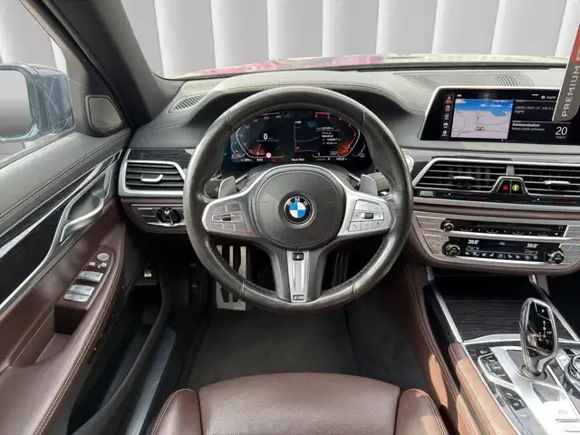BMW 7 Series view 12
