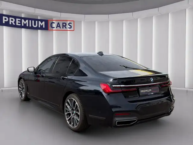 BMW 7 Series view 3