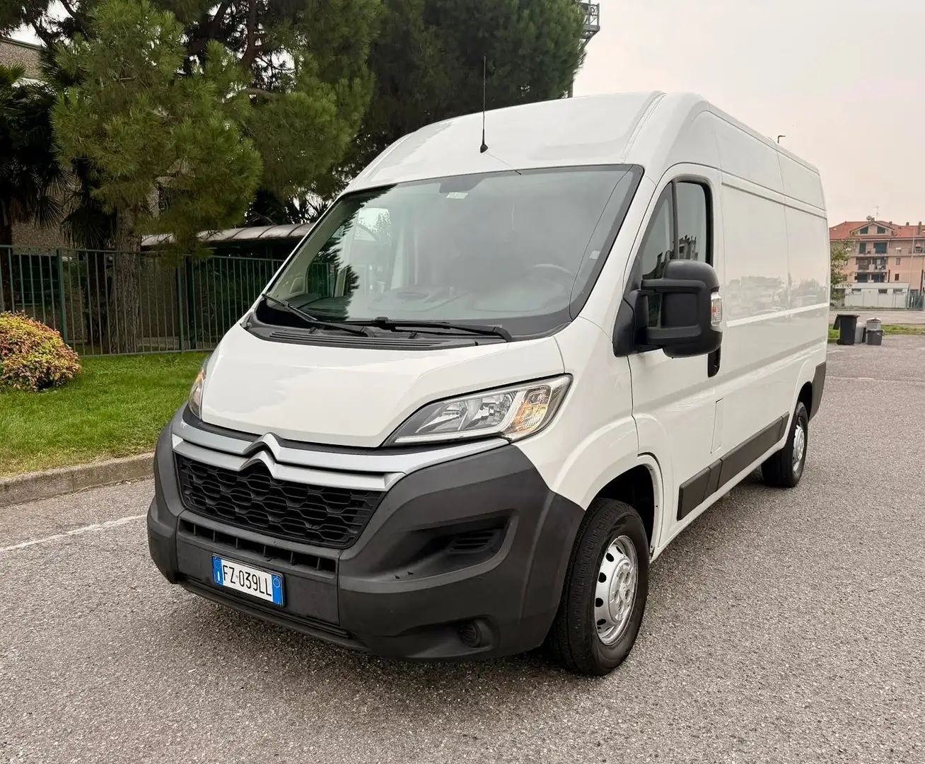 Citroen Jumper Citroën Jumper 35 L2H2 2.0 BlueHDi 140 CV S&S Wit - 2